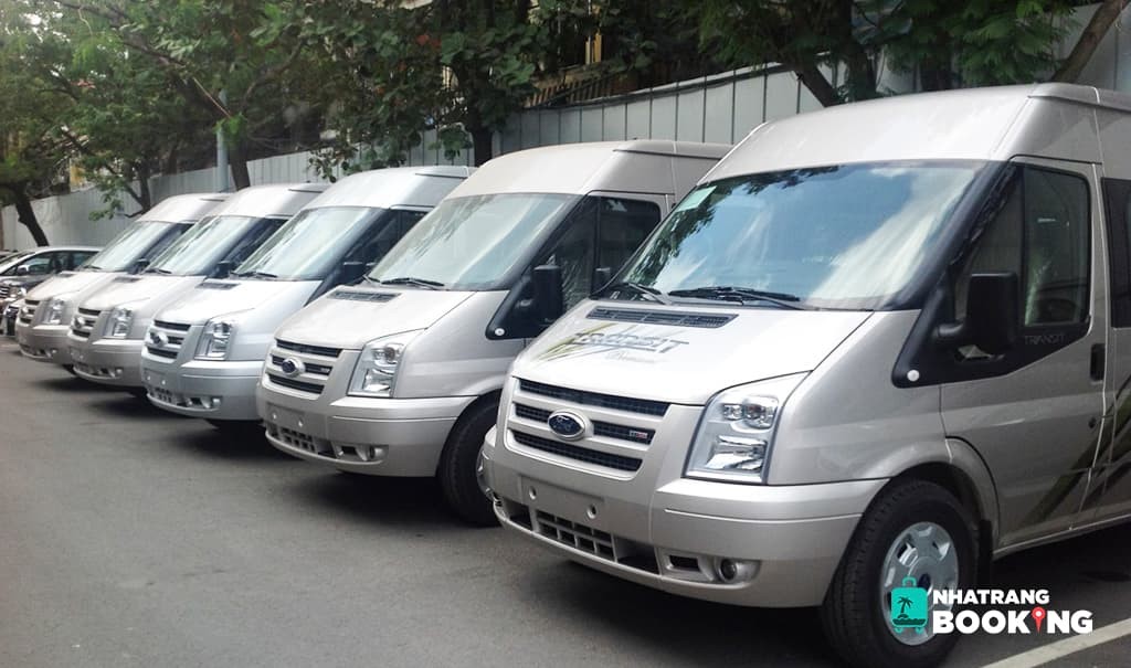 Khoang hành khách xe 16 chỗ rộng rãi, tiện nghi, sẵn sàng cho mọi hành trình