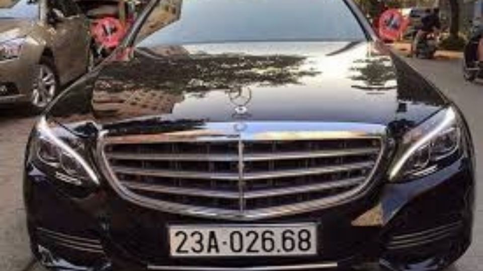 Hình ảnh chiếc xe máy với biển số xe 23 là tỉnh nào trên đường đèo Hà Giang