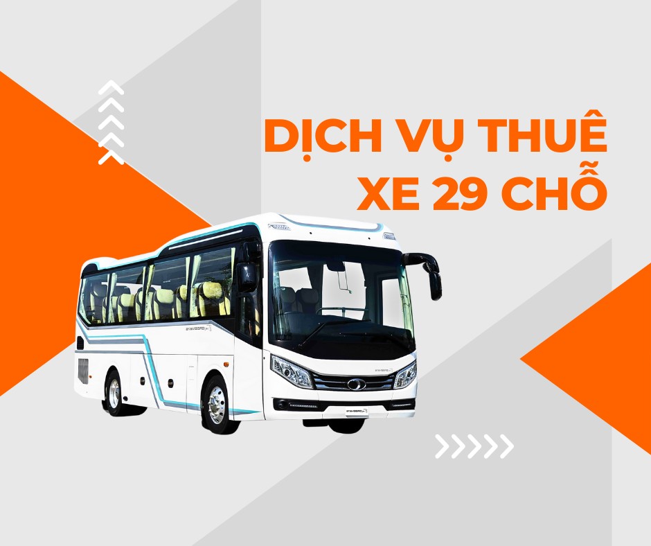 Xe du lịch 29 chỗ màu trắng đang dừng trên con đường ven biển Nha Trang
