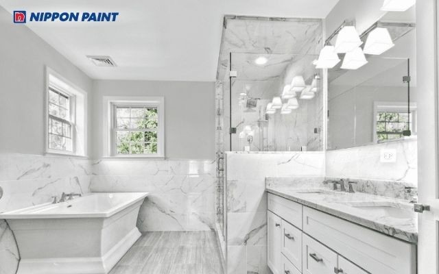 Phòng tắm tông trắng xám tối giản, mang lại sự nhẹ nhàng và thư giãn