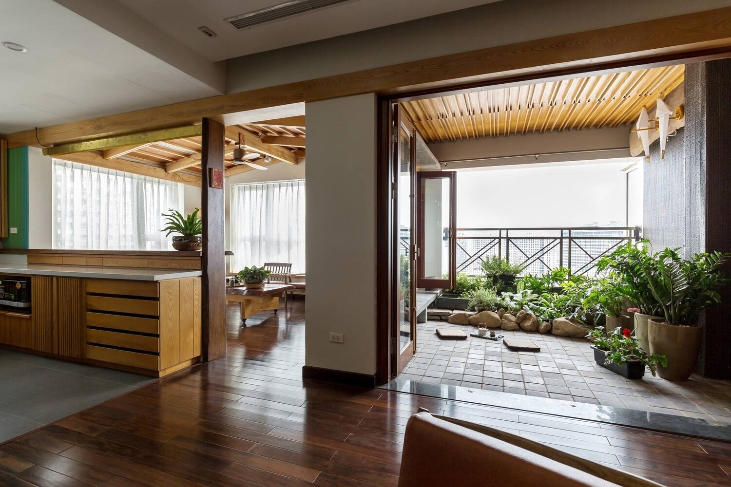 Thiết kế nhà có hai mặt tiền rộng để hóa giải hướng nhà không hợp tuổi Hợi