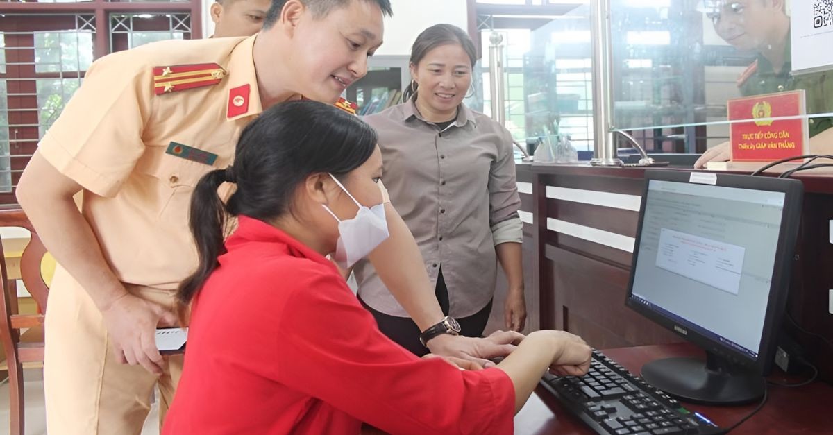 Thực hiện bấm biển số xe trên máy